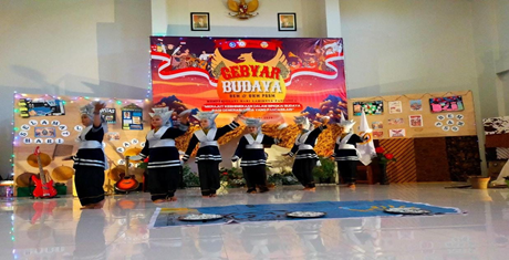 Kerja Bersama BEM dan UKM PSSM, Pementasan Budaya Khas Indonesia, Showcase Karya Wirausaha Mahasiswa, Representasi Budaya dari Berbagai Provinsi